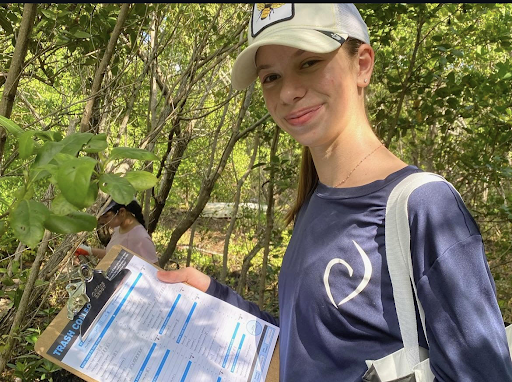 Aubrey Bales '24 volunteers for Coastal Cleanup Day.