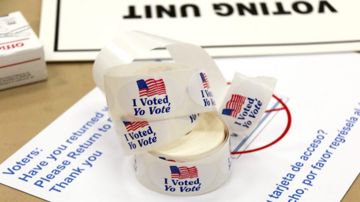 “I voted” stickers in English and Spanish, Virginia, USA, November 2014. (Organization for Security and  Co-operation in Europe (OSCE) photo.)