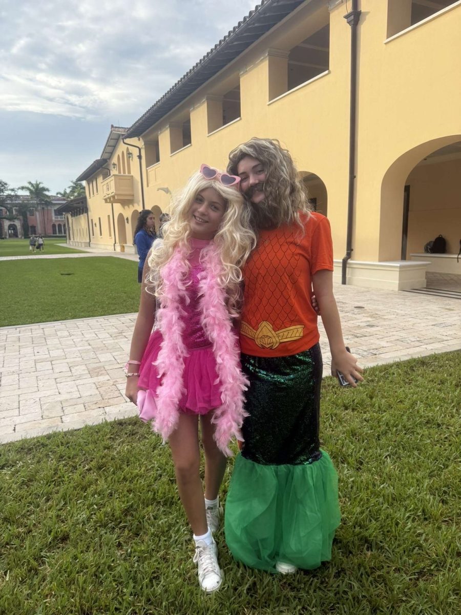 Alessandra Arrieta '29 and Cristina Frias '29 dress up as memes for Freshmen Welcome Week.
