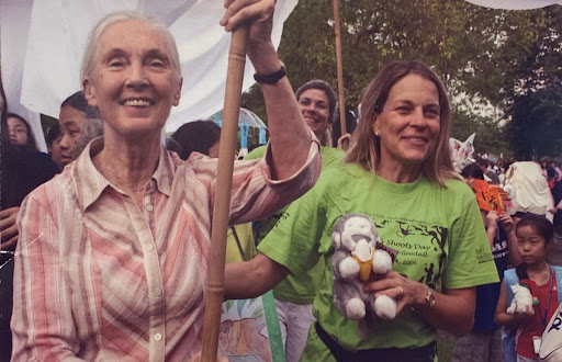 Dr. Goodall (left) and Ms. Thome (right) march in the Wildlife Stampede in Singapore to highlight local biodiversity. 
